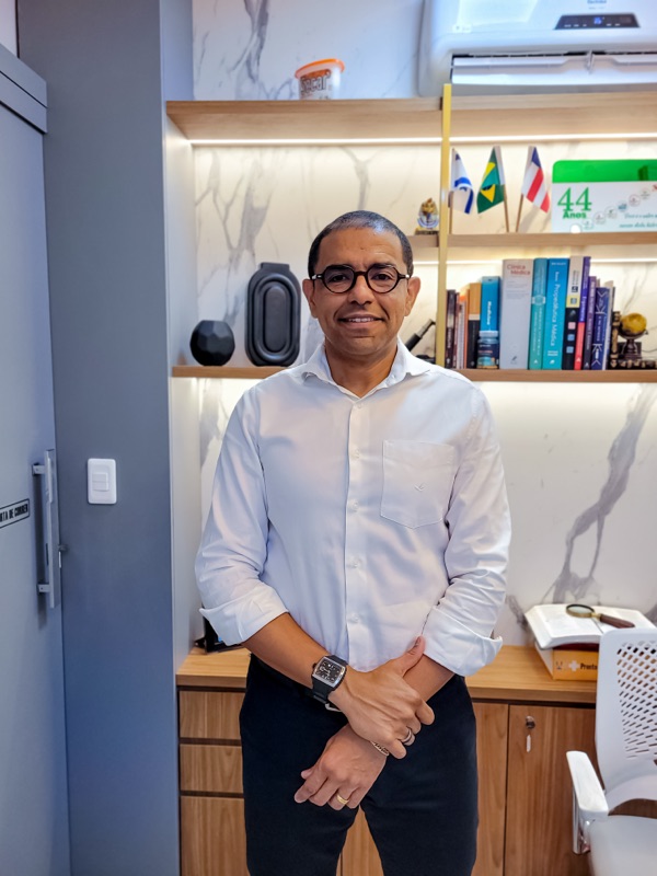 Dr. Volney Ribeiro — Médico CRM-BA 18946